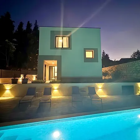 Villa D Cube Kremena