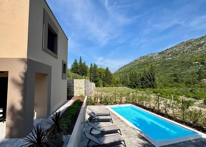 D Cube Villa Kremena