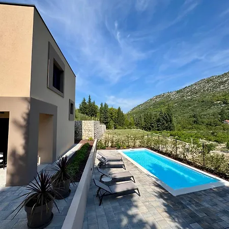 D Cube Villa Kremena